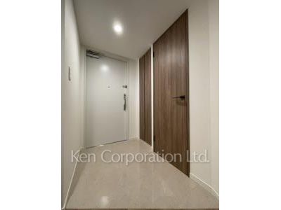 Entrance ※Photo of the same layout on 44 floor. Decoration and fixture may differ.