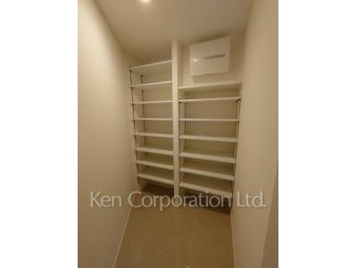 Closet ※Photo of the same layout on 45 floor. Decoration and fixture may differ.