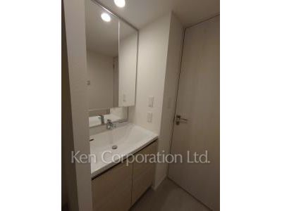 Powder Room ※Photo of the same layout on 3 floor. Decoration and fixture may differ.