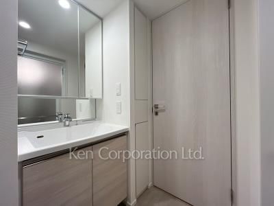 Powder Room ※Photo of the same layout on 4 floor. Decoration and fixture may differ.