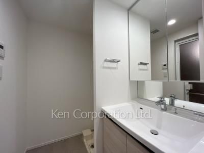 Powder Room ※Photo of the same layout on 4 floor. Decoration and fixture may differ.