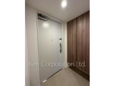 Entrance ※Photo of the same layout on 4 floor. Decoration and fixture may differ.