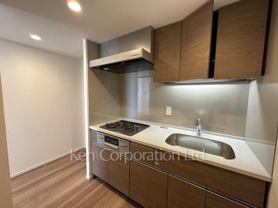 Kitchen ※Photo of the same layout on 4 floor. Decoration and fixture may differ.
