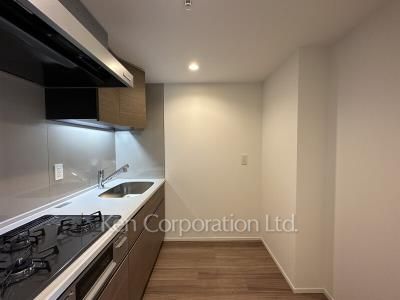 Kitchen ※Photo of the same layout on 4 floor. Decoration and fixture may differ.