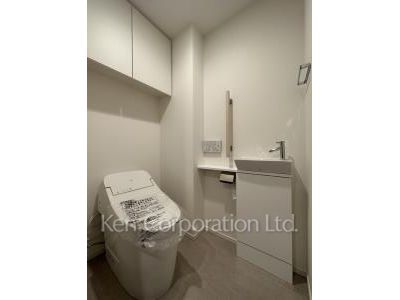Lavatory ※Photo of the same layout on 4 floor. Decoration and fixture may differ.