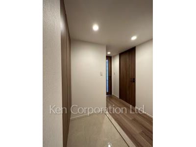 Entrance ※Photo of the same layout on 4 floor. Decoration and fixture may differ.