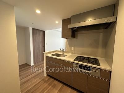Kitchen ※Photo of the same layout on 4 floor. Decoration and fixture may differ.