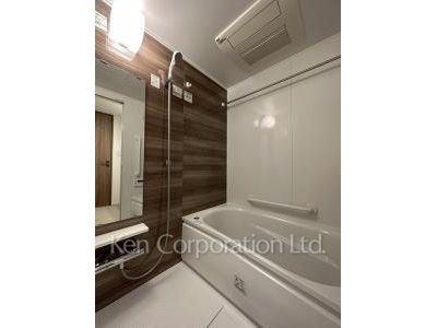 Bath ※Photo of the same layout on 4 floor. Decoration and fixture may differ.