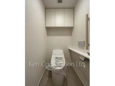 Lavatory ※Photo of the same layout on 4 floor. Decoration and fixture may differ.
