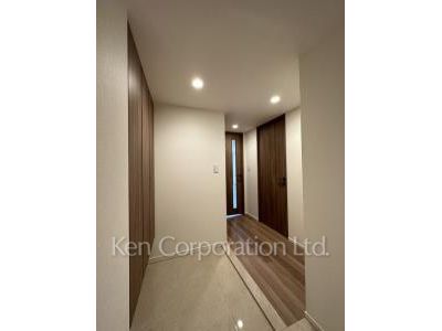 Entrance ※Photo of the same layout on 4 floor. Decoration and fixture may differ.