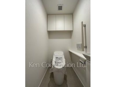 Lavatory ※Photo of the same layout on 4 floor. Decoration and fixture may differ.