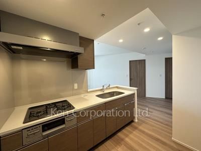 Kitchen ※Photo of the same layout on 4 floor. Decoration and fixture may differ.