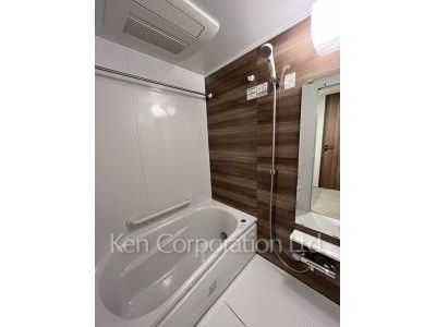 Bath ※Photo of the same layout on 4 floor. Decoration and fixture may differ.