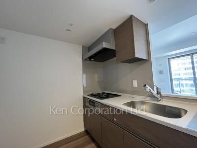 Kitchen ※Photo of the same layout on 4 floor. Decoration and fixture may differ.