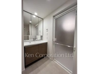 Powder Room ※Photo of the same layout on 4 floor. Decoration and fixture may differ.