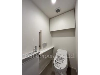 Lavatory ※Photo of the same layout on 4 floor. Decoration and fixture may differ.