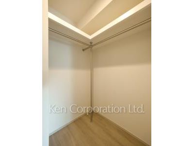 Walk-In Closet ※Photo of the same layout on 6 floor. Decoration and fixture may differ.