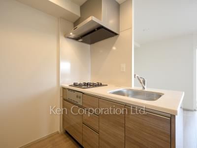 Kitchen ※Photo of the same layout on 6 floor. Decoration and fixture may differ.