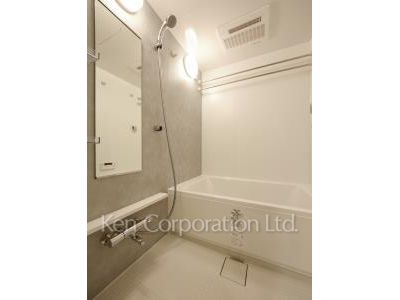 Bath ※Photo of the same layout on 6 floor. Decoration and fixture may differ.