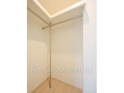 Walk-In Closet ※Photo of the same layout on 3 floor. Decoration and fixture may differ.