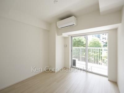 Bedroom ※Photo of the same layout on 3 floor. Decoration and fixture may differ.