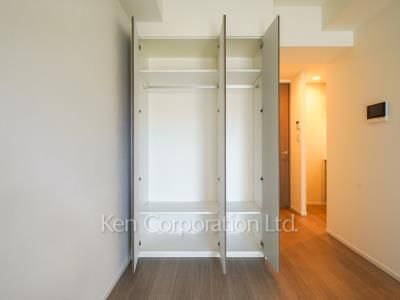 Closet ※Photo of the same layout on 12 floor. Decoration and fixture may differ.