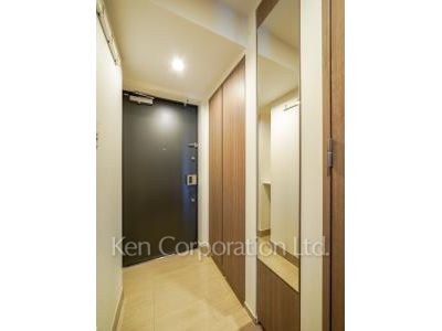 Entrance ※Photo of the same layout on 12 floor. Decoration and fixture may differ.