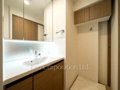 Powder Room ※Photo of the same layout on 12 floor. Decoration and fixture may differ.