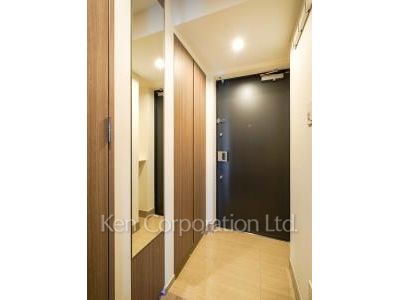 Entrance ※Photo of the same layout on 12 floor. Decoration and fixture may differ.