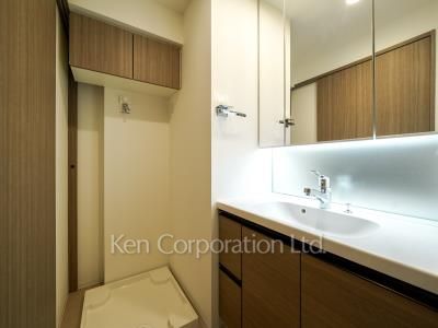 Powder Room ※Photo of the same layout on 12 floor. Decoration and fixture may differ.
