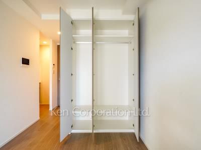 Closet ※Photo of the same layout on 12 floor. Decoration and fixture may differ.
