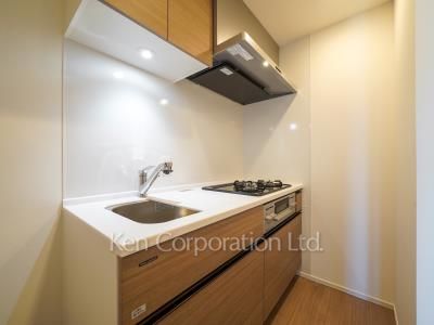 Kitchen ※Photo of the same layout on 12 floor. Decoration and fixture may differ.