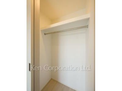 Walk-In Closet ※Photo of the same layout on 4 floor. Decoration and fixture may differ.
