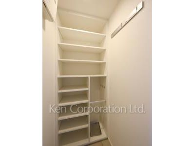 Shoes-In Closet ※Photo of the same layout on 4 floor. Decoration and fixture may differ.
