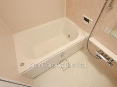 Bath ※Photo of the same layout on 4 floor. Decoration and fixture may differ.