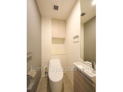 Lavatory ※Photo of the same layout on 4 floor. Decoration and fixture may differ.