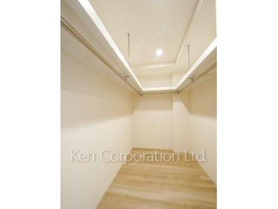 Walk-In Closet ※Photo of the same layout on 7 floor. Decoration and fixture may differ.