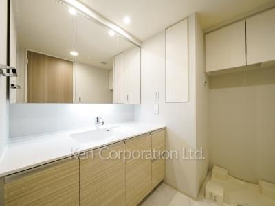 Powder Room ※Photo of the same layout on 7 floor. Decoration and fixture may differ.