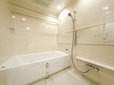 Bath ※Photo of the same layout on 7 floor. Decoration and fixture may differ.