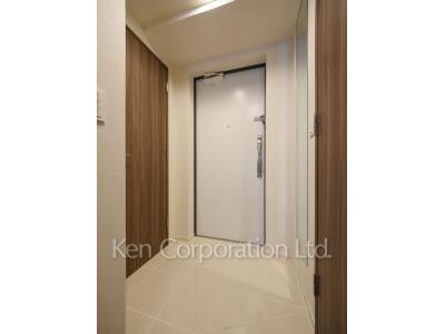 Entrance ※Photo of the same layout on 6 floor. Decoration and fixture may differ.