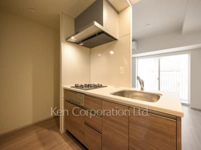 Kitchen ※Photo of the same layout on 6 floor. Decoration and fixture may differ.