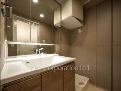 Powder Room ※Photo of the same layout on 6 floor. Decoration and fixture may differ.