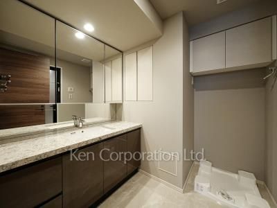 Powder Room ※Photo of the same layout on 14 floor. Decoration and fixture may differ.