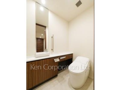 Lavatory ※Photo of the same layout on 29 floor. Decoration and fixture may differ.