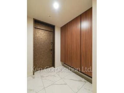 Entrance ※Photo of the same layout on 29 floor. Decoration and fixture may differ.