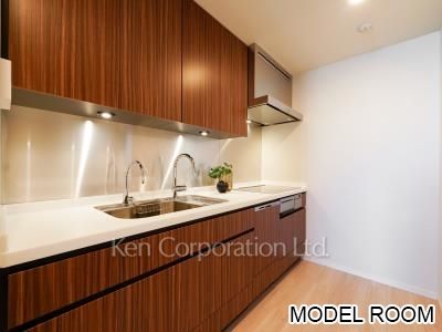 Kitchen ※Photo of the same layout on 29 floor. Decoration and fixture may differ.
