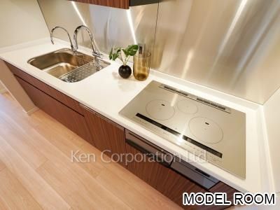 Kitchen ※Photo of the same layout on 29 floor. Decoration and fixture may differ.