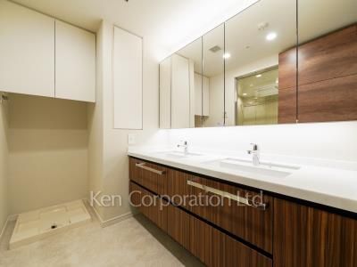Powder Room ※Photo of the same layout on 29 floor. Decoration and fixture may differ.