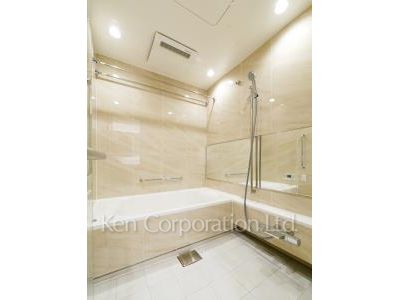 Bath ※Photo of the same layout on 29 floor. Decoration and fixture may differ.