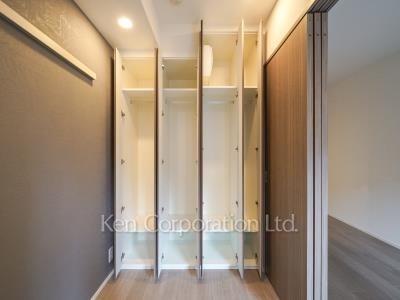 Closet ※Photo of the same layout on 4 floor. Decoration and fixture may differ.